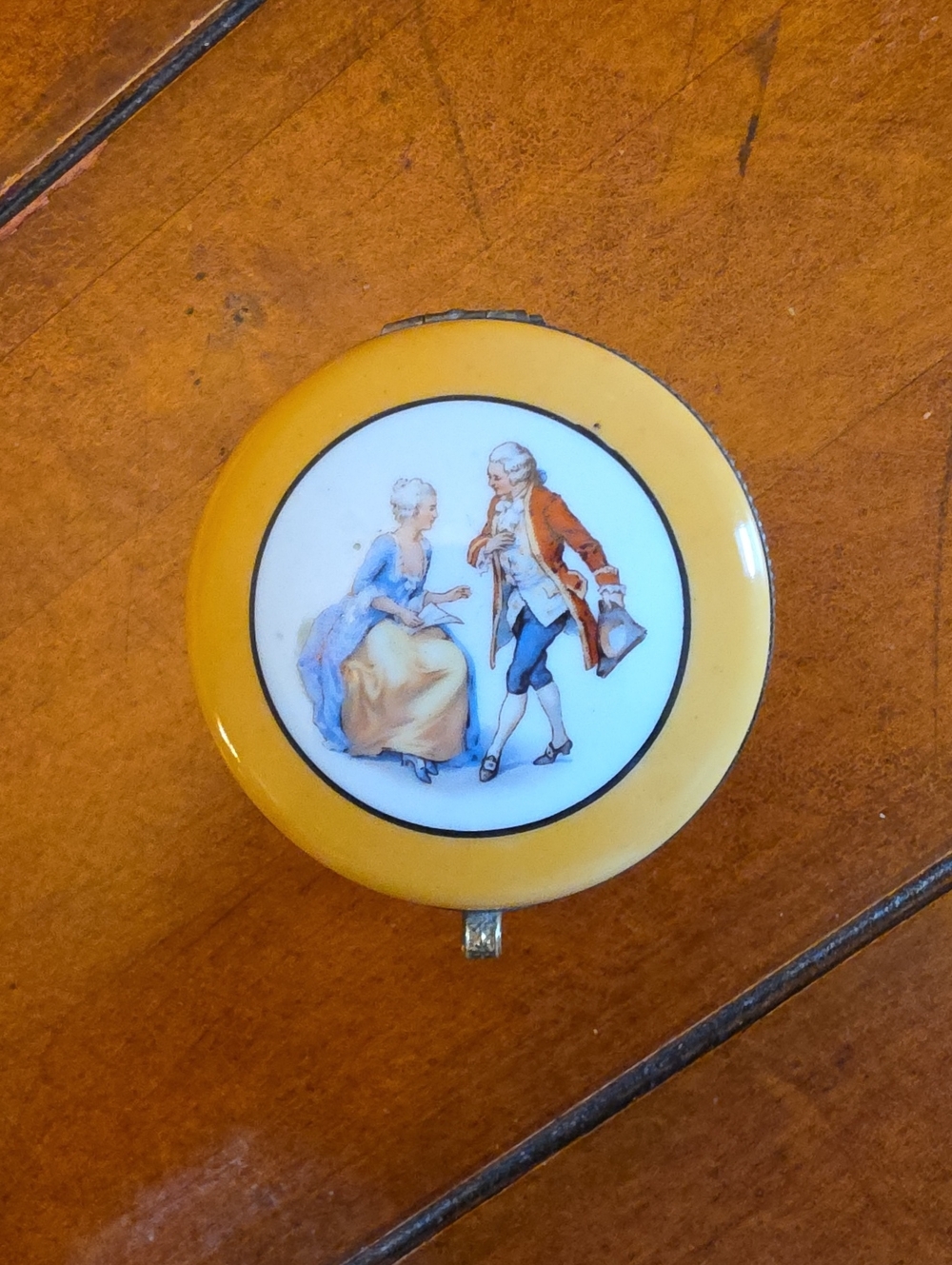 VINTAGE PORCELAIN TRINKET DISH